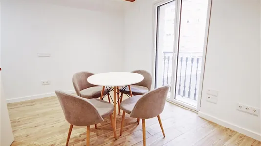 Rooms in Barcelona Sants-Montjuïc - photo 9