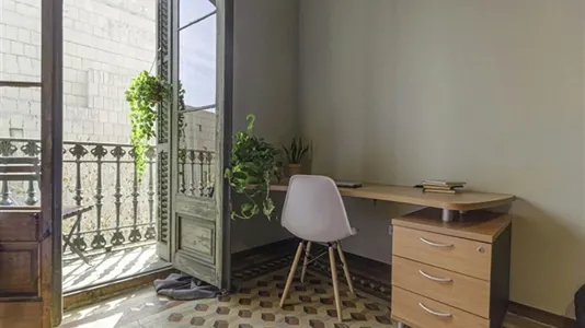 Rooms in Barcelona Eixample - photo 2