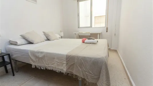 Rooms in Málaga - photo 4