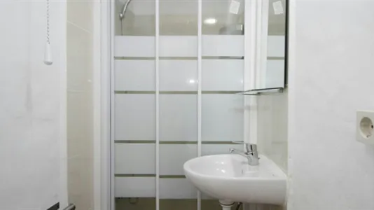 Rooms in Barcelona Ciutat Vella - photo 8