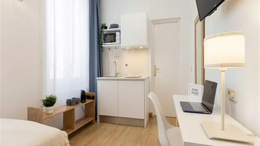 Rooms in Madrid Centro - photo 8