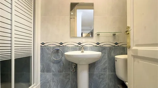 Rooms in Barcelona Ciutat Vella - photo 8