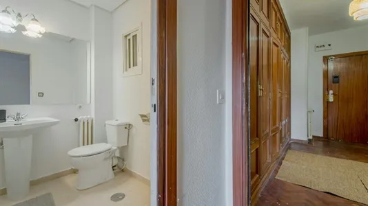 Rooms in Madrid Chamartín - photo 10