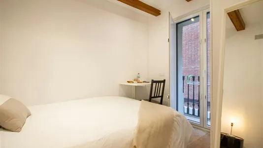 Rooms in Barcelona Sants-Montjuïc - photo 1