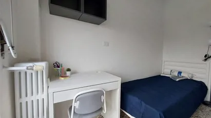 Room for rent in Milano Zona 9 - Porta Garibaldi, Niguarda, Milan