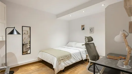 Rooms in Barcelona Eixample - photo 2