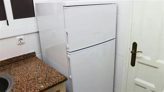 Rooms in Barcelona Ciutat Vella - photo 6