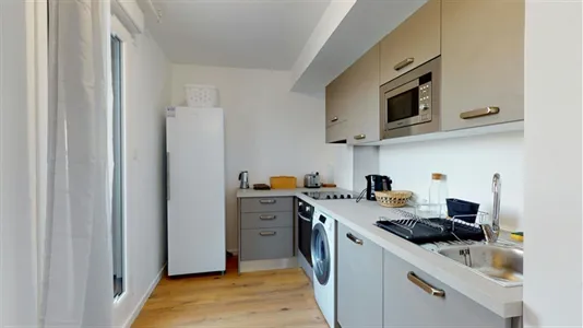 Rooms in Saint-Denis - photo 2