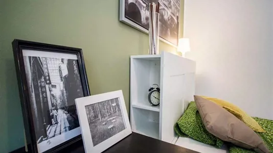 Rooms in Milano Zona 8 - Fiera, Gallaratese, Quarto Oggiaro - photo 2