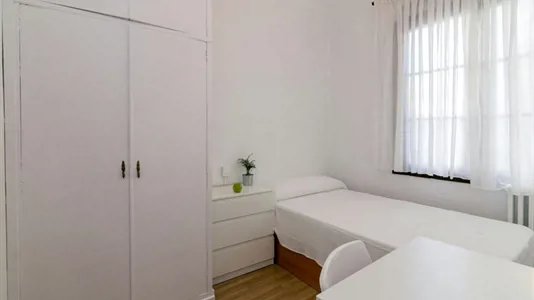 Rooms in Oviedo - photo 2