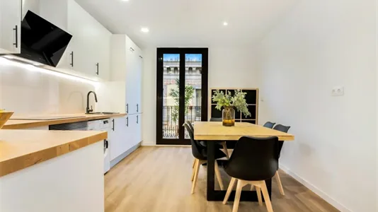 Rooms in Barcelona Ciutat Vella - photo 10