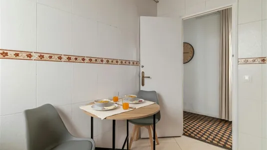 Rooms in Barcelona Ciutat Vella - photo 9