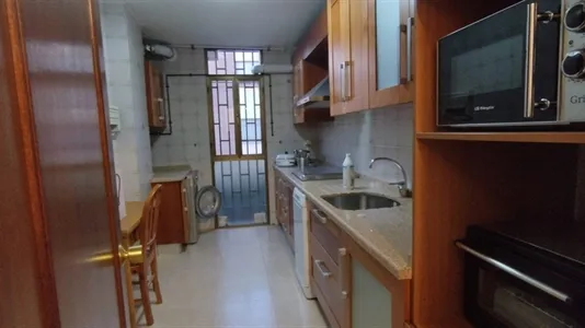 Rooms in Córdoba - photo 8