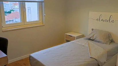 Room for rent in Almada, Setúbal (Distrito)