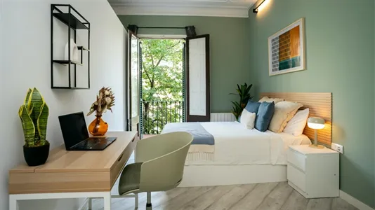 Rooms in Barcelona Eixample - photo 2