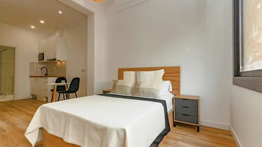 Rooms in Barcelona Eixample - photo 4