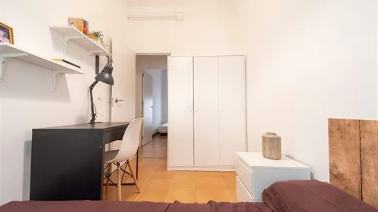 Rooms in Barcelona Ciutat Vella - photo 6