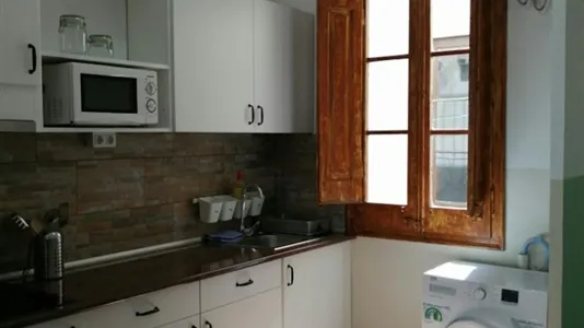 Rooms in Barcelona Ciutat Vella - photo 8