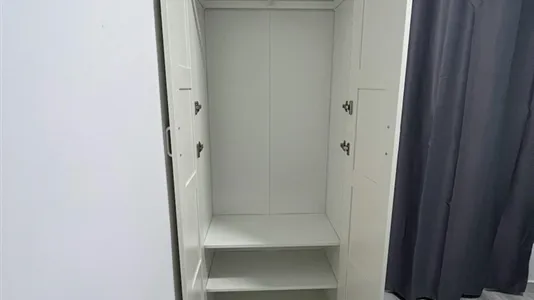 Rooms in Barcelona Ciutat Vella - photo 8