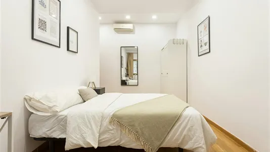 Rooms in Barcelona Ciutat Vella - photo 5