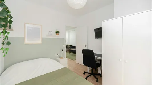 Rooms in Málaga - photo 5