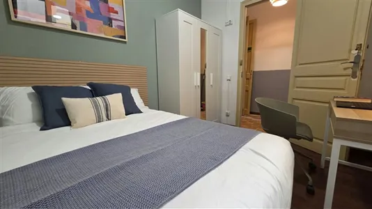 Rooms in Barcelona Eixample - photo 5