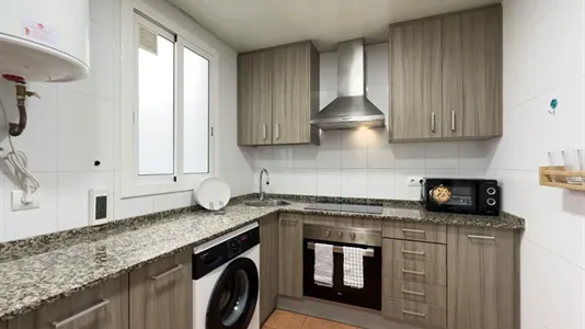 Rooms in Barcelona Ciutat Vella - photo 7