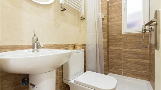 Rooms in Madrid Chamartín - photo 10