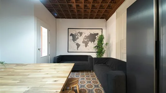 Rooms in Barcelona Ciutat Vella - photo 8