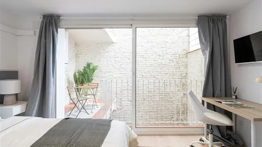 Rooms in Barcelona Ciutat Vella - photo 2