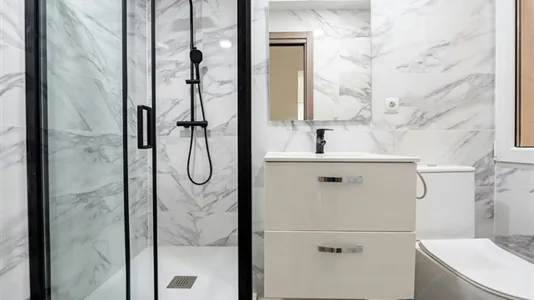 Rooms in Madrid Centro - photo 8