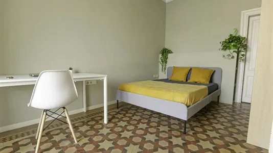 Rooms in Barcelona Eixample - photo 8
