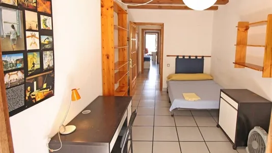 Rooms in Barcelona Ciutat Vella - photo 9