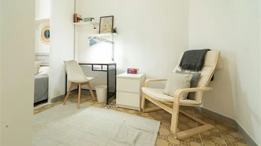 Rooms in Barcelona Ciutat Vella - photo 3