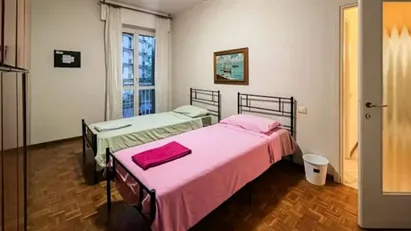Room for rent in Milano Zona 8 - Fiera, Gallaratese, Quarto Oggiaro, Milan