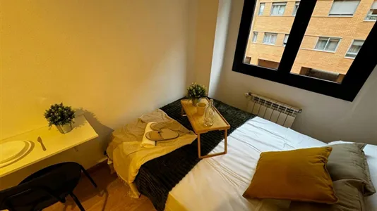 Rooms in El Encinar de los Reyes - photo 5