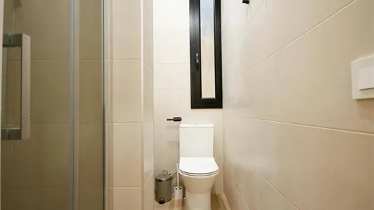 Rooms in Barcelona Ciutat Vella - photo 8
