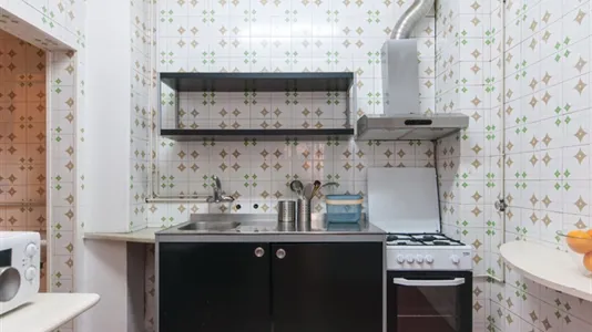 Rooms in Barcelona Ciutat Vella - photo 9