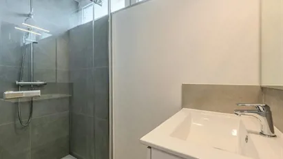 Room for rent in L'Haÿ-les-Roses, Île-de-France