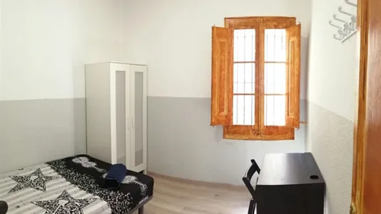 Rooms in Barcelona Ciutat Vella - photo 5