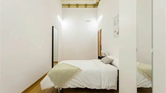 Rooms in Barcelona Ciutat Vella - photo 8