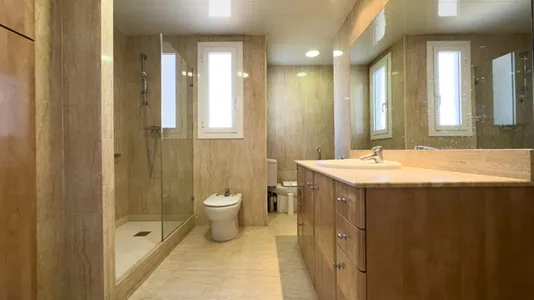 Rooms in Barcelona Ciutat Vella - photo 7