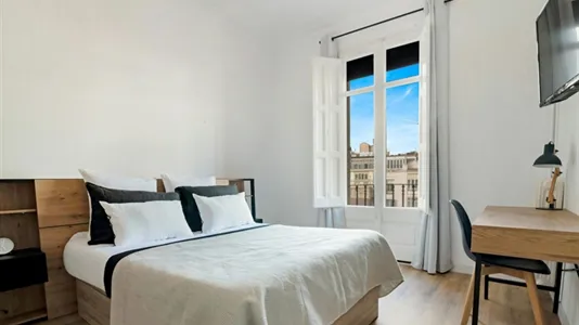 Rooms in Barcelona Eixample - photo 4
