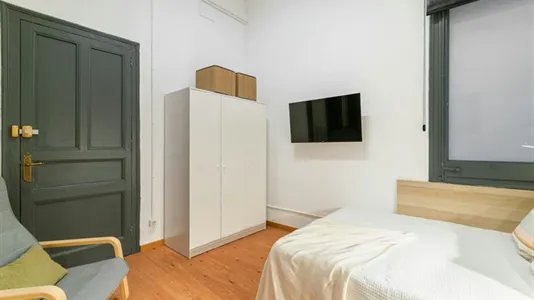 Rooms in Barcelona Ciutat Vella - photo 6