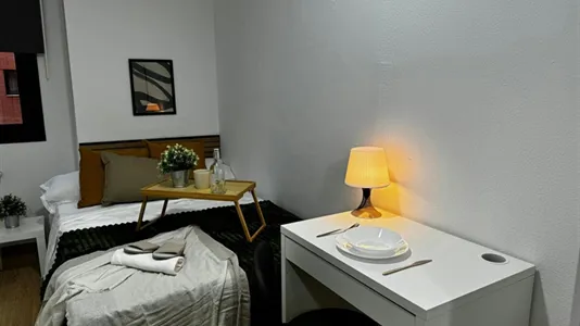 Rooms in El Encinar de los Reyes - photo 5