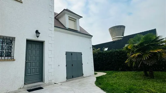 Houses in Torcy - photo 2