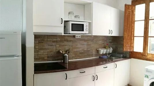 Rooms in Barcelona Ciutat Vella - photo 7