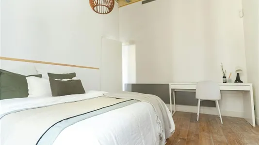 Rooms in Barcelona Ciutat Vella - photo 4