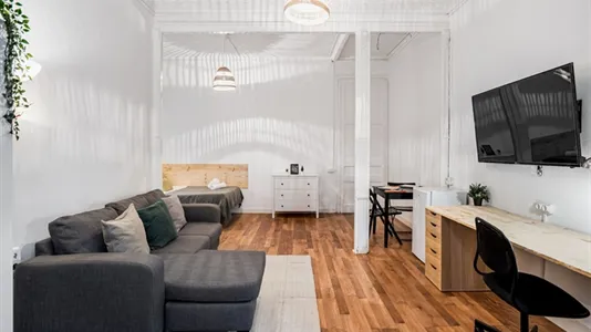 Rooms in Barcelona Ciutat Vella - photo 5