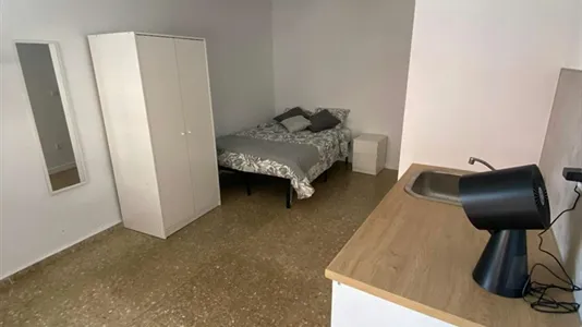 Rooms in Manises - photo 5